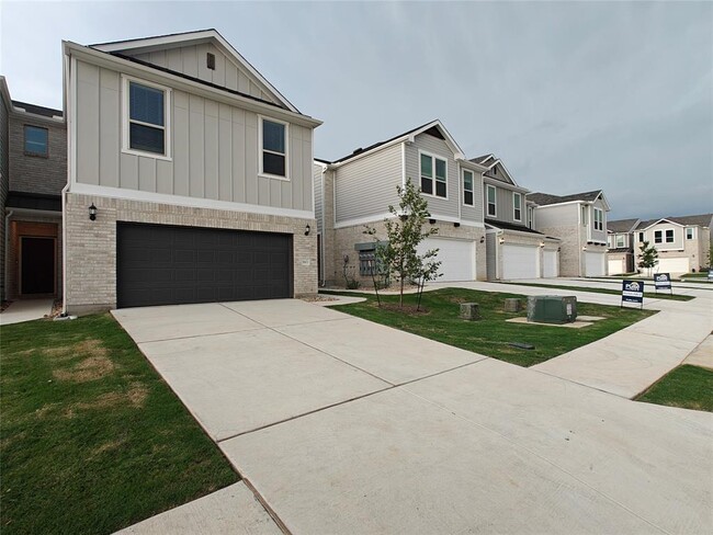 Building Photo - 2725 Woodall Dr