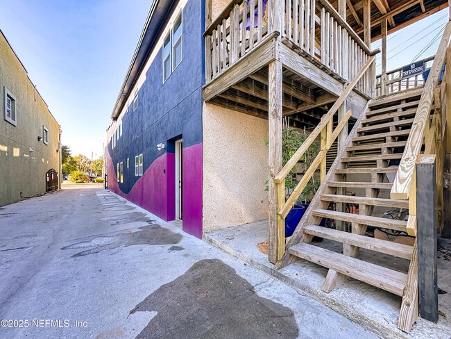 Building Photo - 912 St Johns Ave