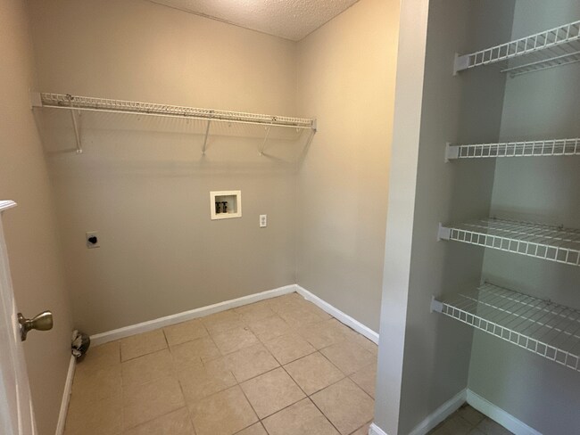 Building Photo - 3924 Heatherwoods Dr