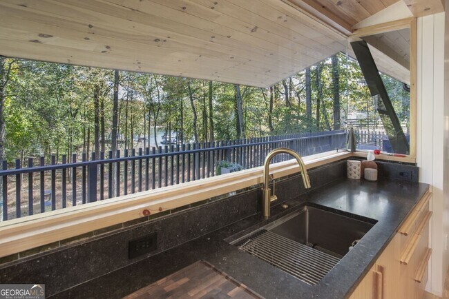 Building Photo - 8885 Bay Dr