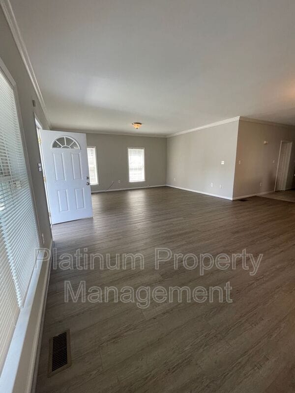 Building Photo - 48 Weyman Ave SW