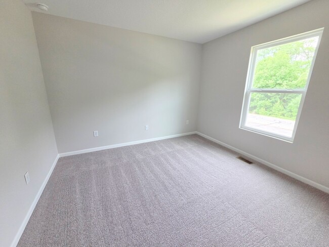Building Photo - 3565 Canal Square Dr