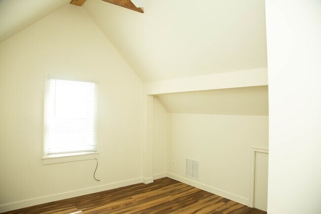 Building Photo - 4 Bedroom House Available Near Scott Stadi...