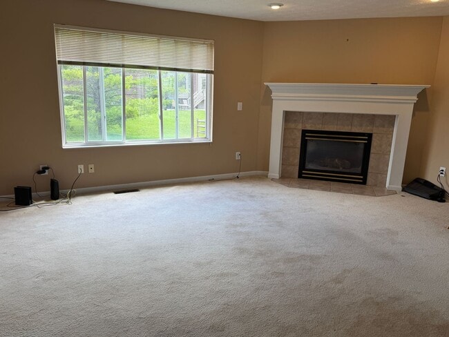 Building Photo - Beautiful, two-story, 4 bedroom home in Springboro!