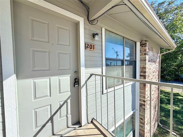 Primary Photo - 2526 W Prairie St