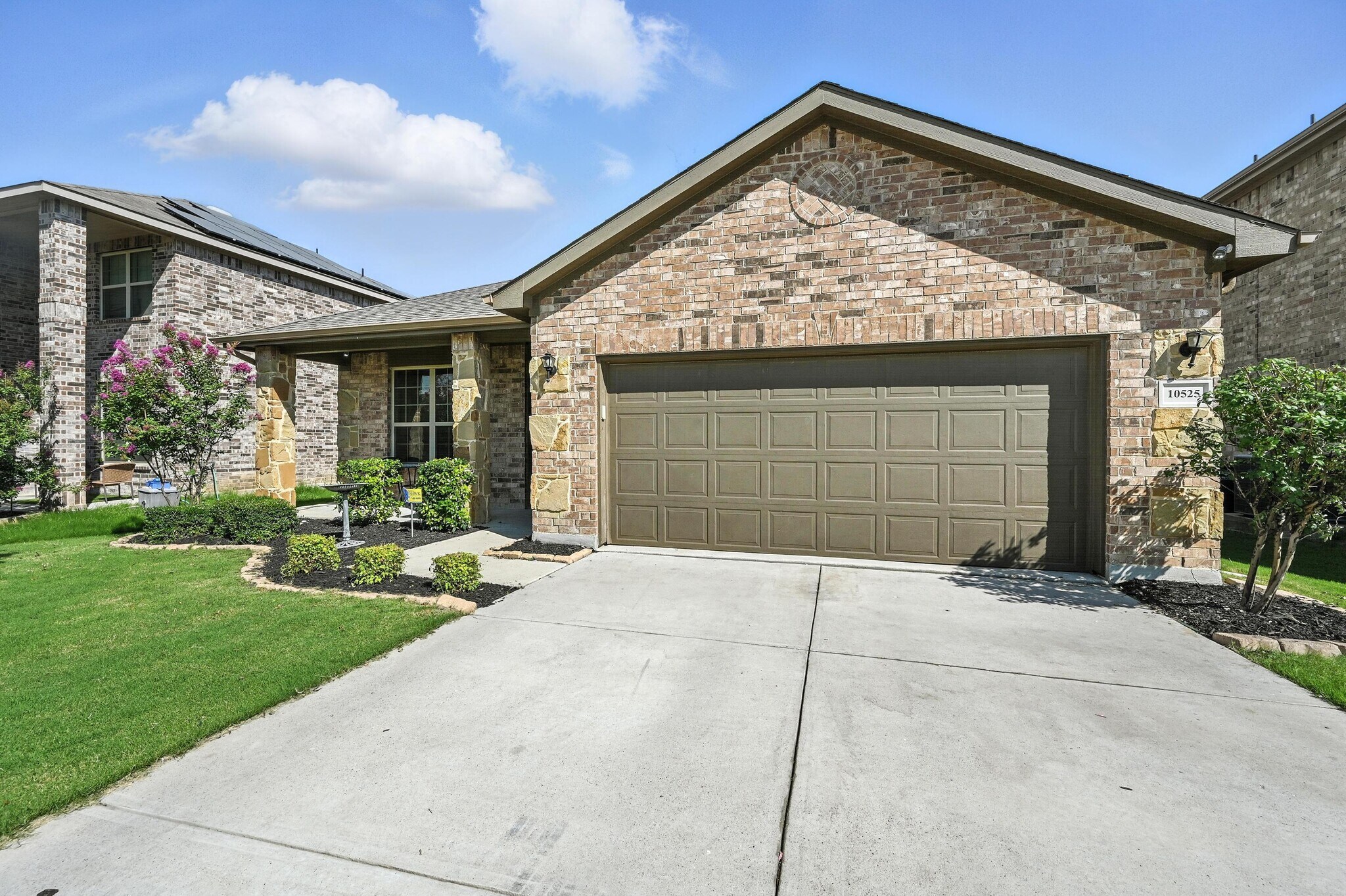 Building Photo - 10525 Wild Meadow Way