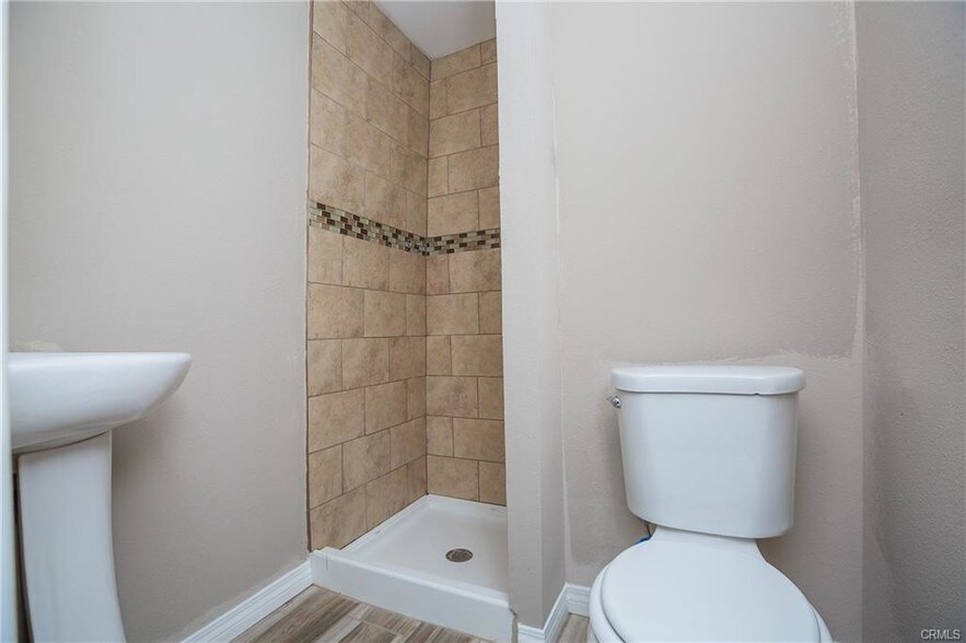 Building Photo - 712 W 54th St