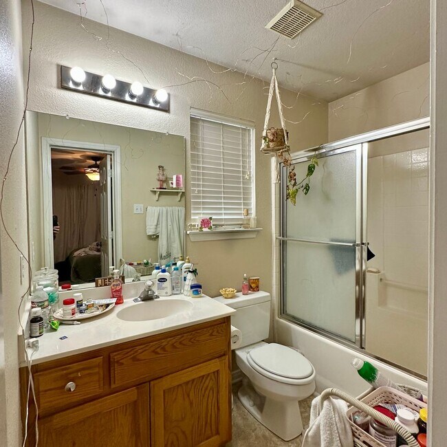 Building Photo - 1018 Bagby Ave