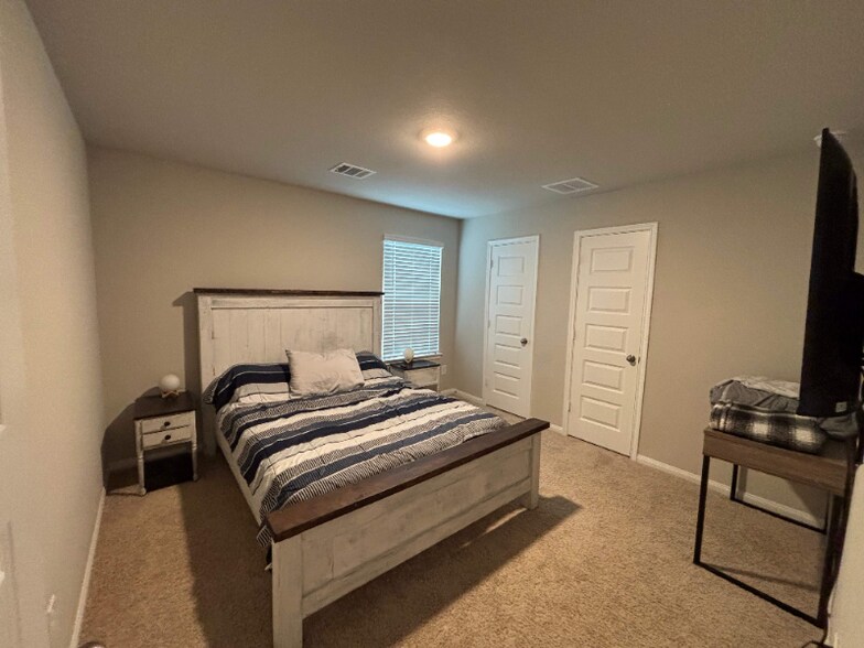 Building Photo - 14031 Chinook Dr