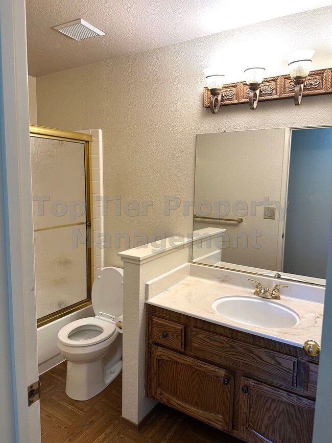 Building Photo - Spacious 4 Bed/2 Bath /1,970 square foot h...