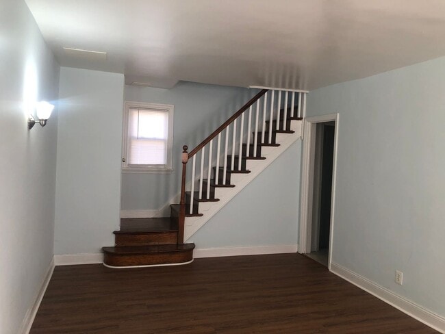 Building Photo - 3 bedroom 1.5 bathroom in Baltimore