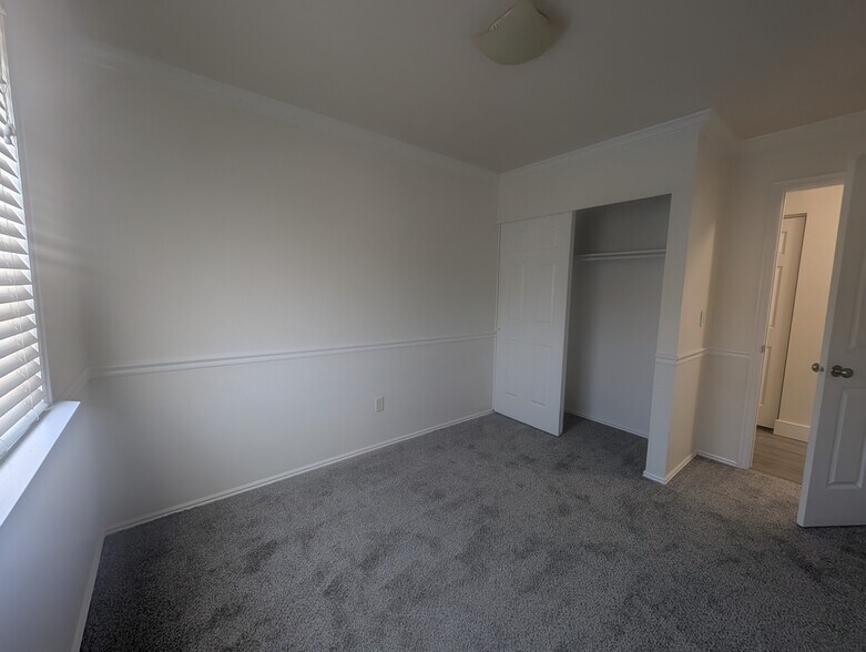 Building Photo - 5750 S Dynasty Oaks Cir