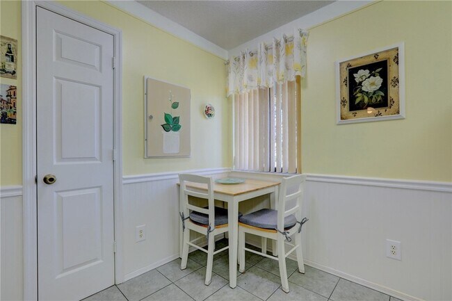Building Photo - 9635 Riverside Dr