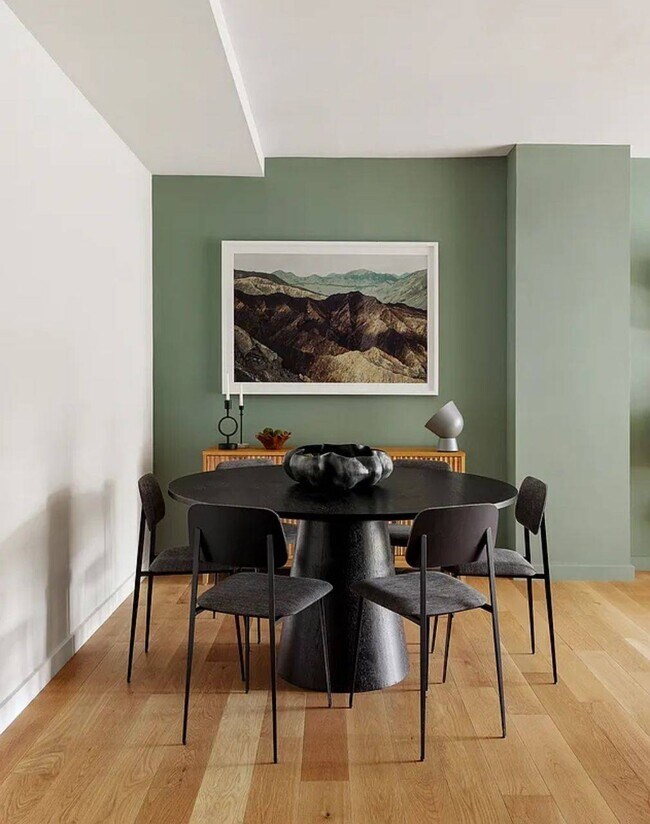 Building Photo - 547 W 47th St