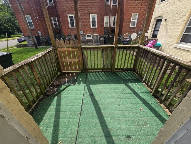 Building Photo - 1022 Maplewood Ave
