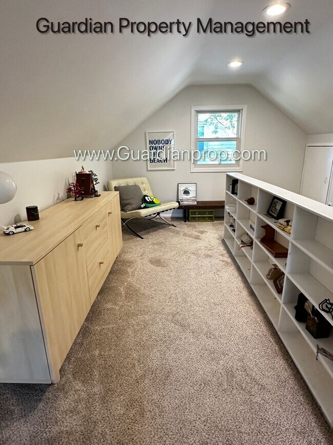 Building Photo - St Louis Park Renovated Single Family Home...
