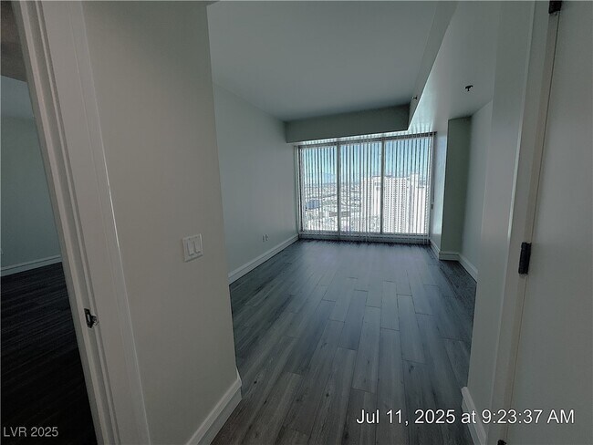 Building Photo - 2700 S Las Vegas Blvd
