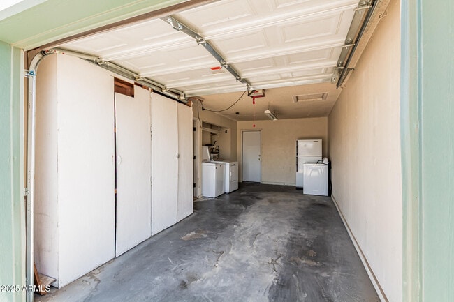 Building Photo - 10343 N 97th Ave