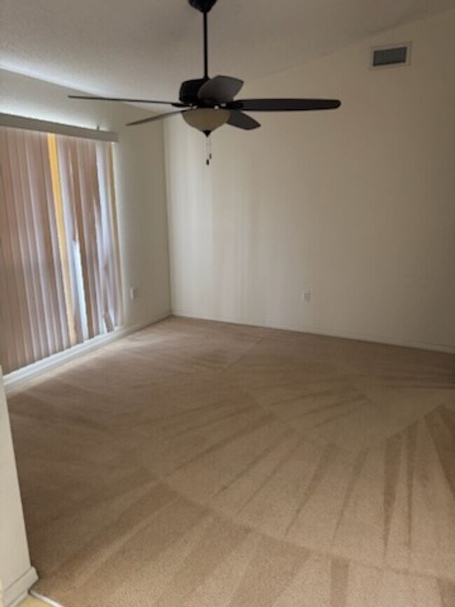 Building Photo - Highland Square Home