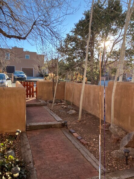 Building Photo - 3228 1/2 La Avenida de San Marcos