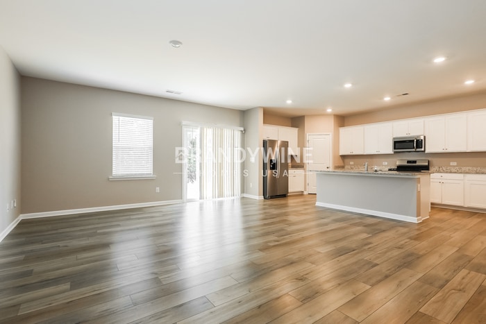 Building Photo - 827 Gelderland Dr