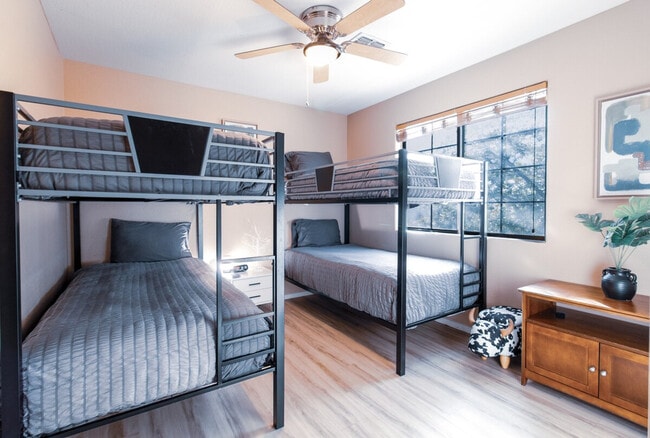 Building Photo - 1550 N Desert Willow St