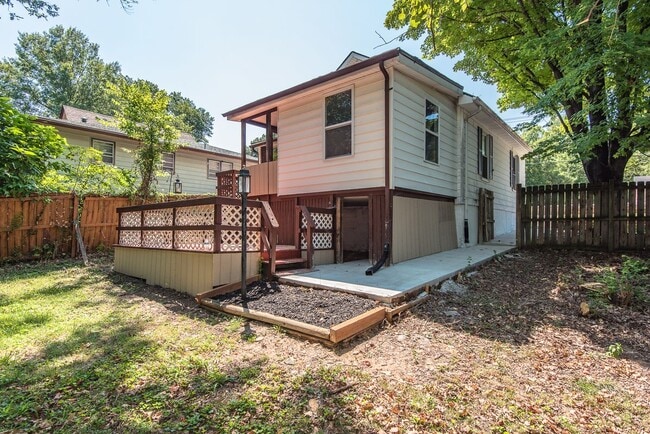 Building Photo - 8819 North Ave