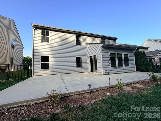 Building Photo - 5816 Selkirkshire Rd