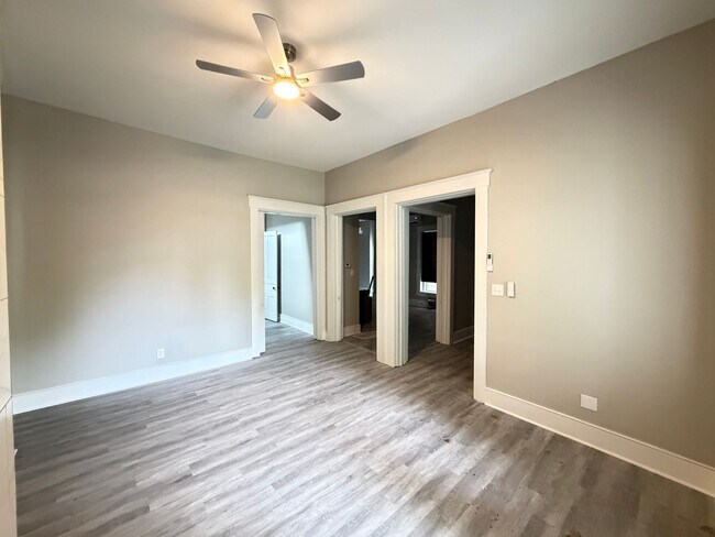 Building Photo - Huge 4 Bed and 2.5 Bath Home!