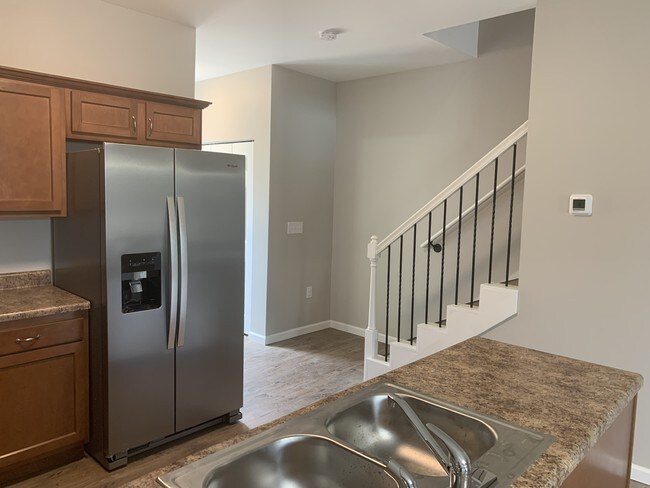 Building Photo - 85 Melrose Dr