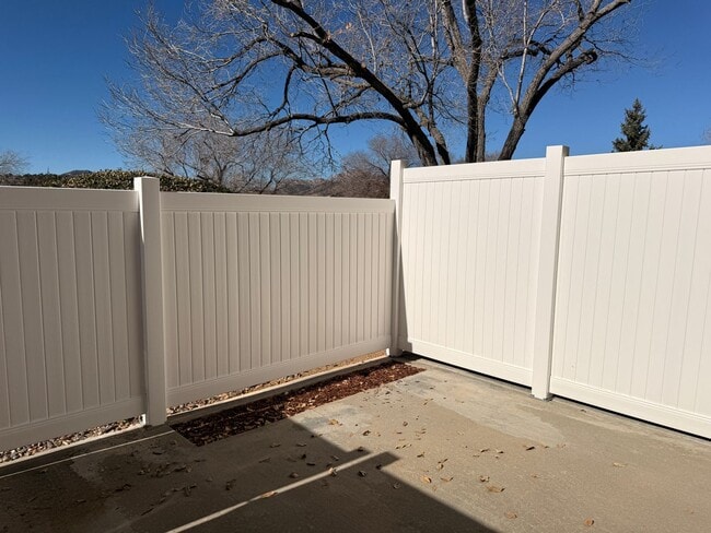 Building Photo - 2165 Elkhorn Dr