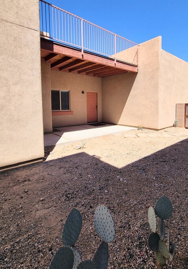 Building Photo - Pet friendly Civano home