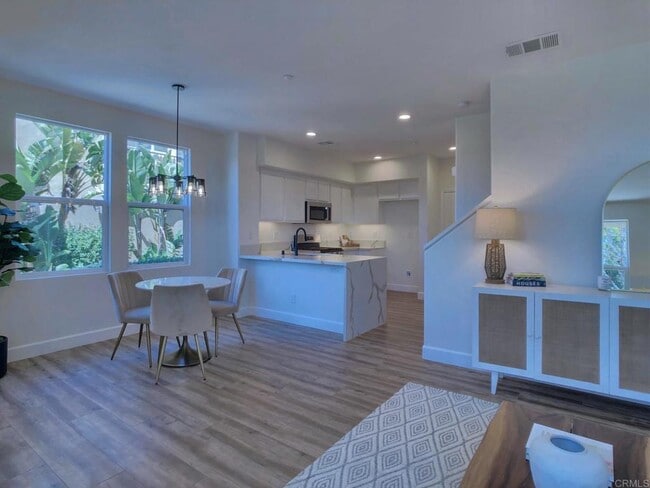 Building Photo - 4300 Newton Ave