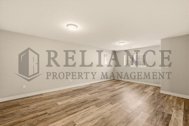 Building Photo - 2204 E Quivira St