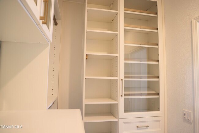 Building Photo - 6072 Mandeville Pl