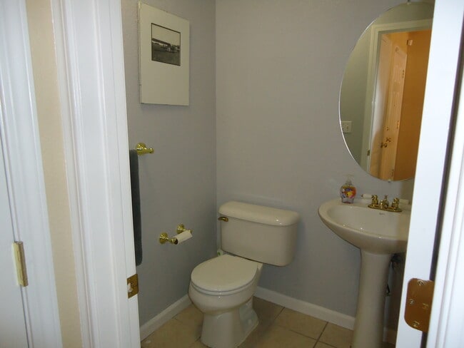 Building Photo - Southbridge Townhome