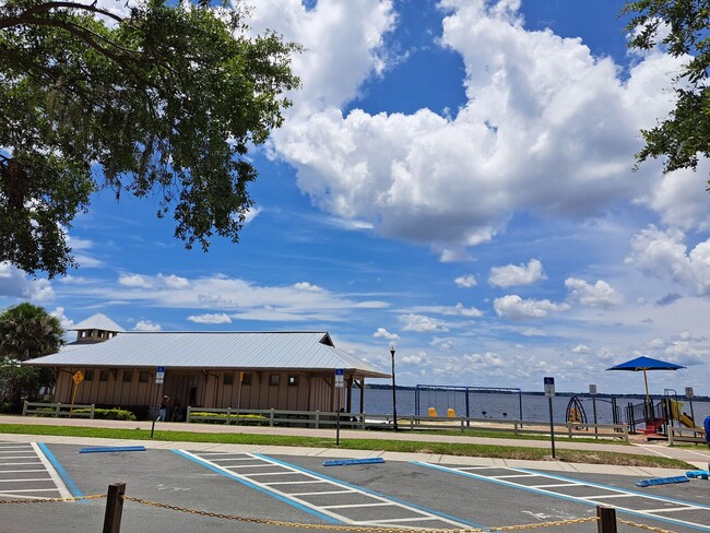 Building Photo - Adjacent to Waterfront Park