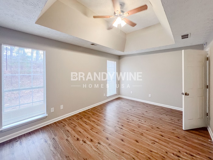 Building Photo - 305 Shadetree Ln