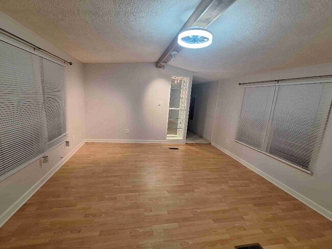 Building Photo - 42 Sunshine Dr