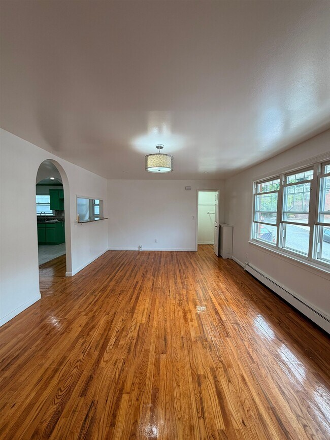 Building Photo - 5215 Meadowview Ave