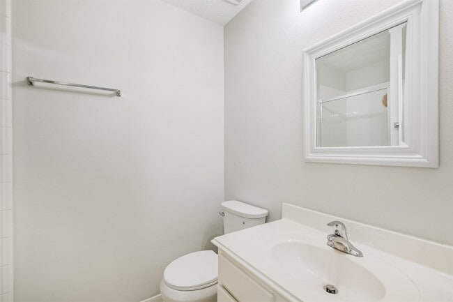 Building Photo - 8051 Bay Branch Dr