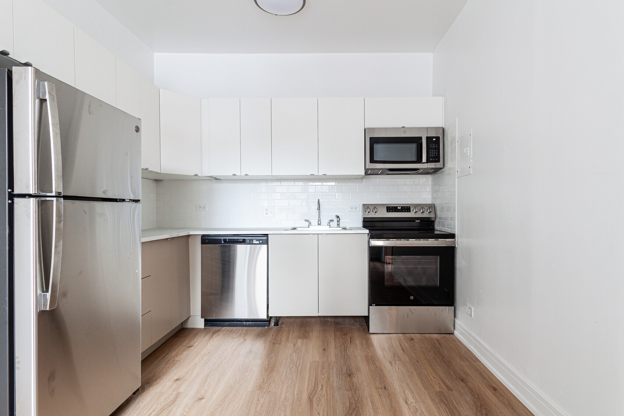 Building Photo - 2819 N Pine Grove Ave