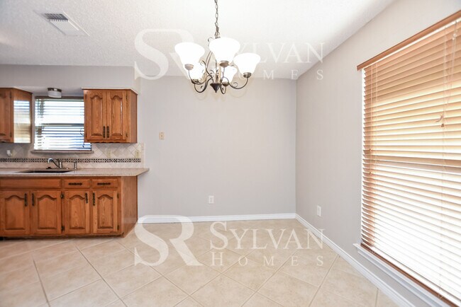 Building Photo - Enjoy living the good life in this 3 bedroom, 2 bathroom brick home