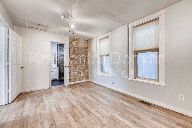 Building Photo - 3341 Lawrence St