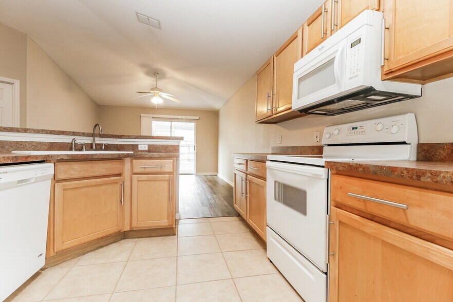 Building Photo - 24817 Mary Beth Ct