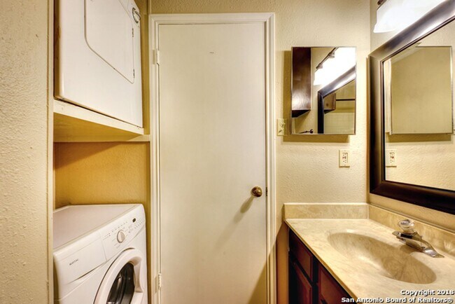 Building Photo - 1 Bed 1 Bath Woodside Condo NS Subdivision