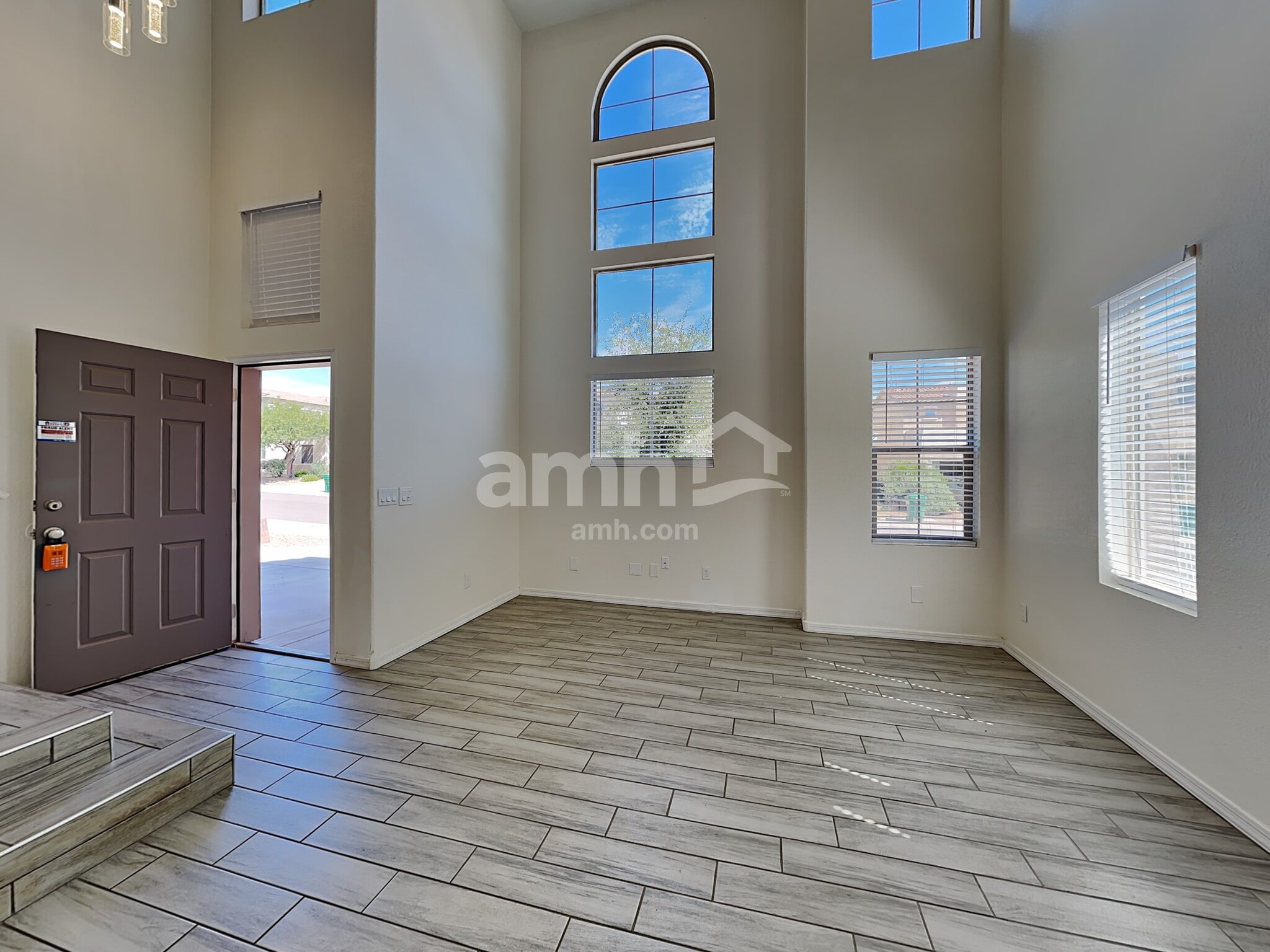 Building Photo - 108 E Calle Del Rondador