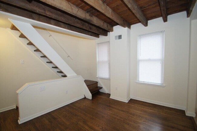 Building Photo - 790 S 2nd St