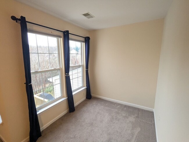 Building Photo - Townhouse in Spring Ridge community *OAKDALE school district* available now!