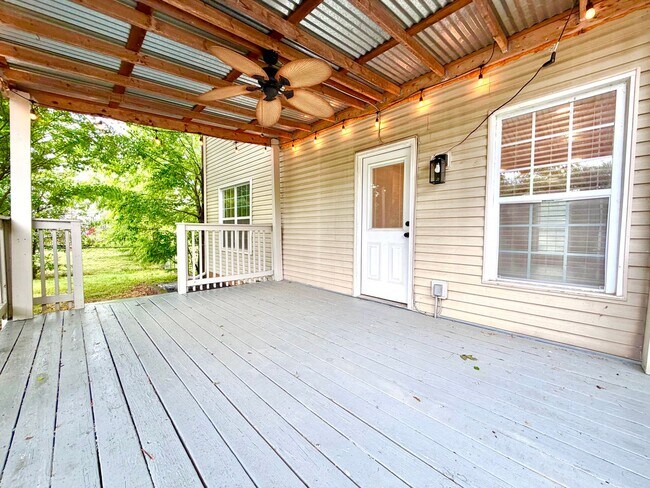 Building Photo - 1909 Needmore Rd